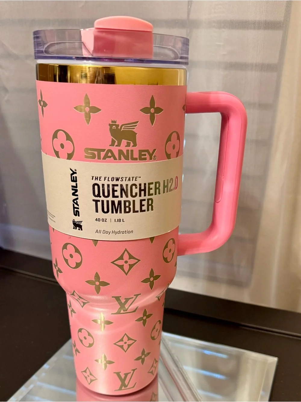 New Stanley Pink and Gold Quencher H2.0 Tumbler with Handle - Picture 2 of 9